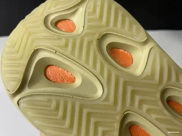 YEEZY V3 700 SRPHYM